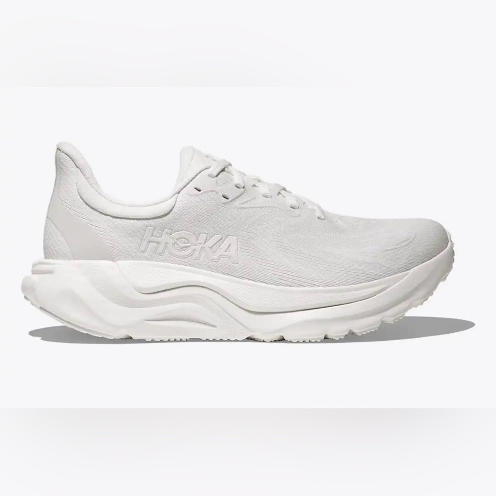 HOKA Arahi 8 COLOR: White / White
WOMEN'S | EVERYDAY RUNNING
SIZE 9.5B NEW
